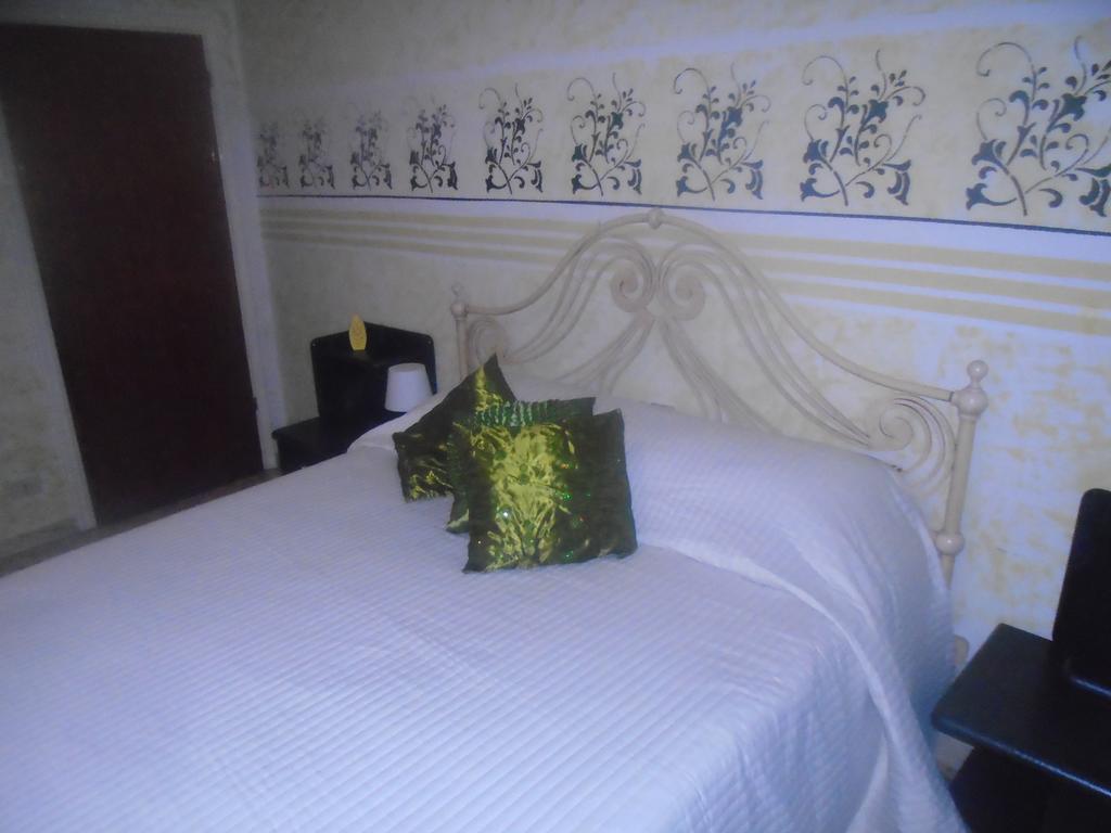 Tropical Bed&Breakfast Lucca Bagian luar foto