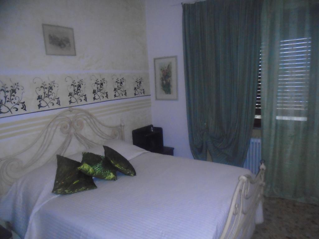 Tropical Bed&Breakfast Lucca Bagian luar foto