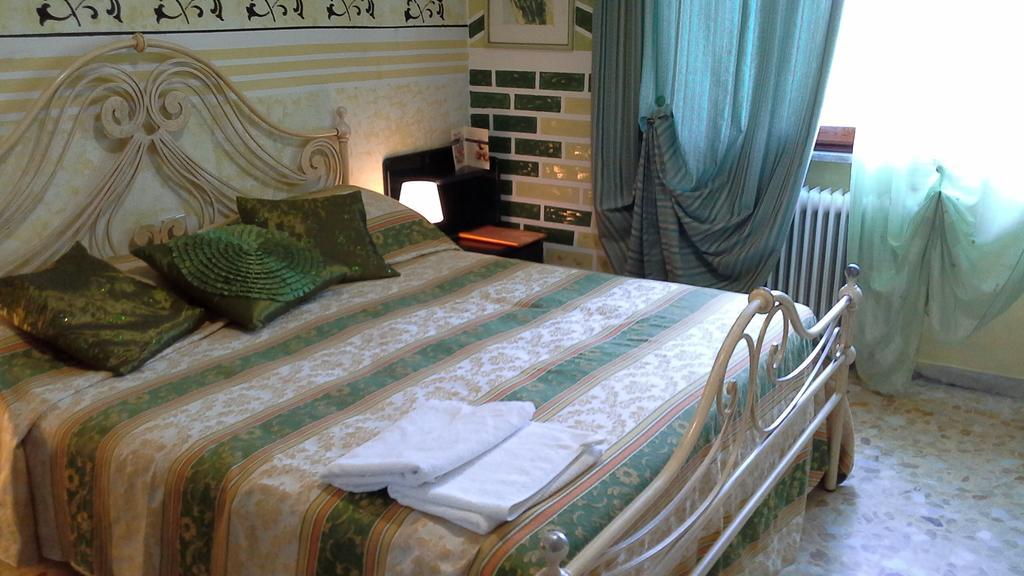 Tropical Bed&Breakfast Lucca Bagian luar foto
